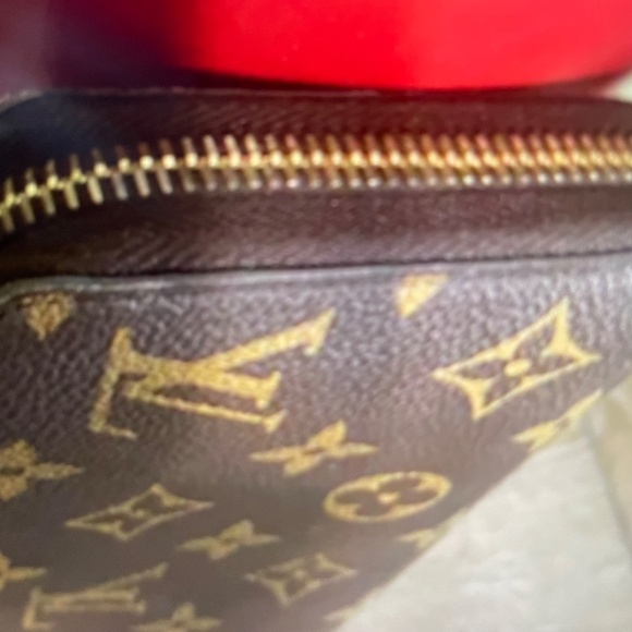 Authentic Louis Vuitton Monogram Zippy Wallet - Brown - Picture 3 of 12